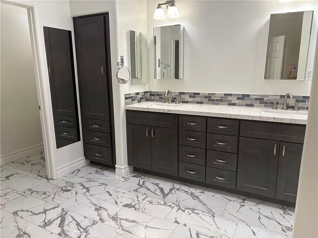 2 bed, 1755 sqft, $4,700 — Photo 3