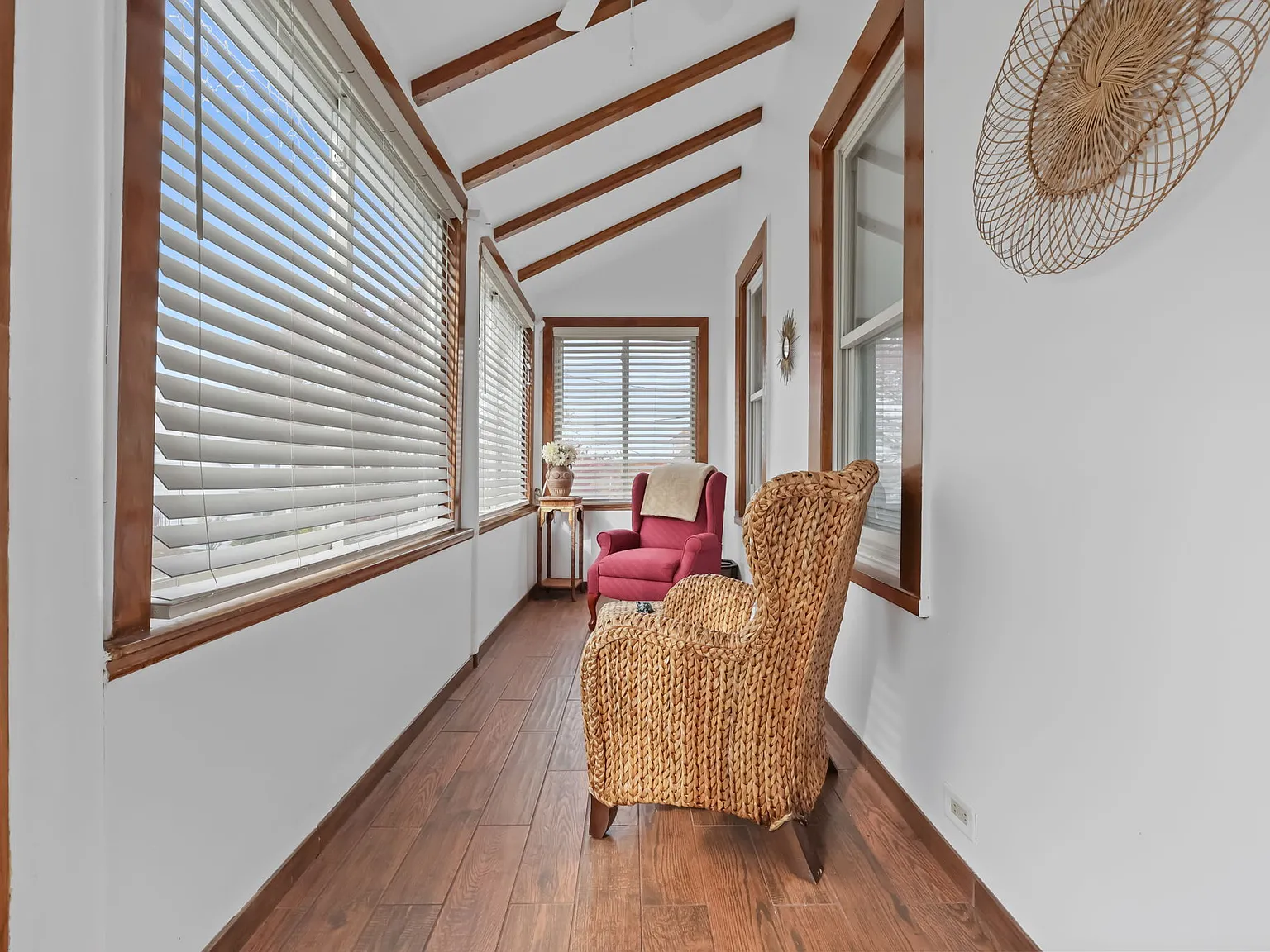4 bed, 2000 sqft, $5,600 — Photo 2
