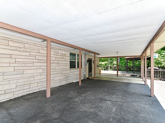 3rd image of 315 Henley Dr