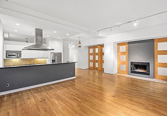 3rd image of 125 E 12th St #4EF