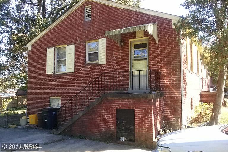 2nd image of 2416 Porter Ave