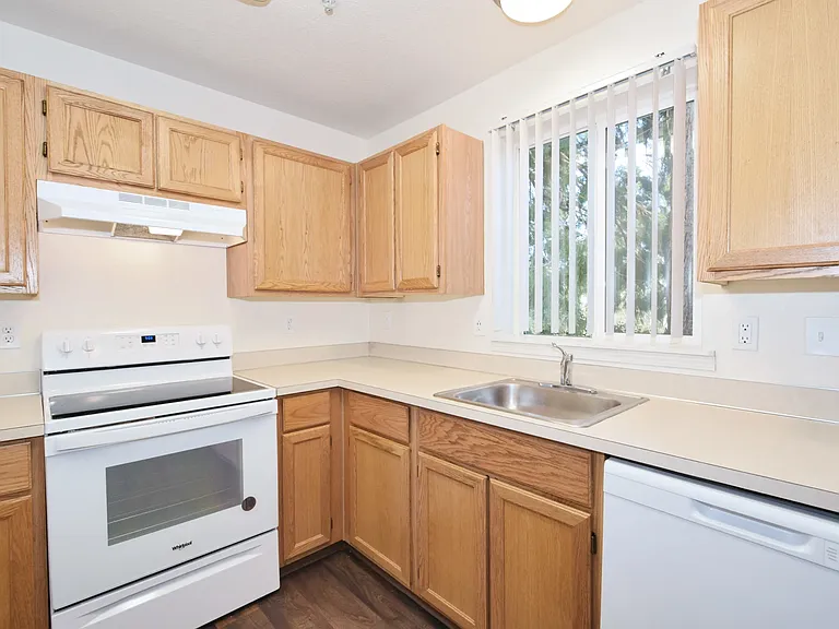 Pleasant Ridge Apartments — Photo 15