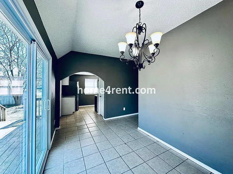 220 N Walnut St — Photo 22