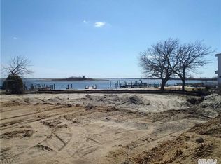 22 Brockmeyer Dr, Massapequa, NY 11758