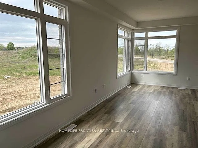 3 bed, $2,500 — Photo 2