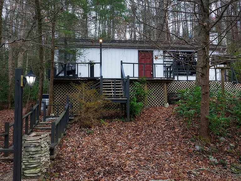 147 Lail Ln — Photo 3