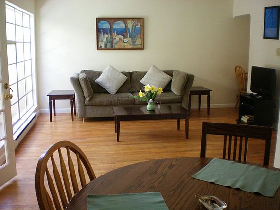 2nd image of 555 Forest Ave #5
