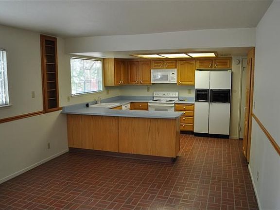 4th image of 620 Flagstaff Ct