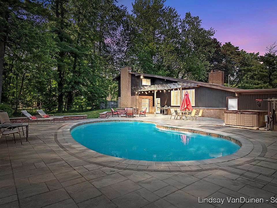 1st image of 14057 Ironwood Dr NW