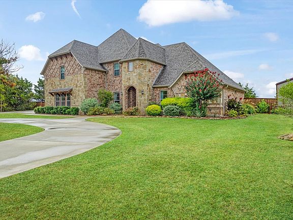2nd image of 3307 Castle Ct