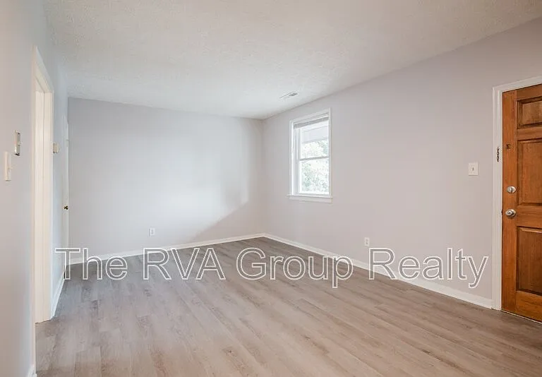 3807 Woodlawn St #8 — Photo 5