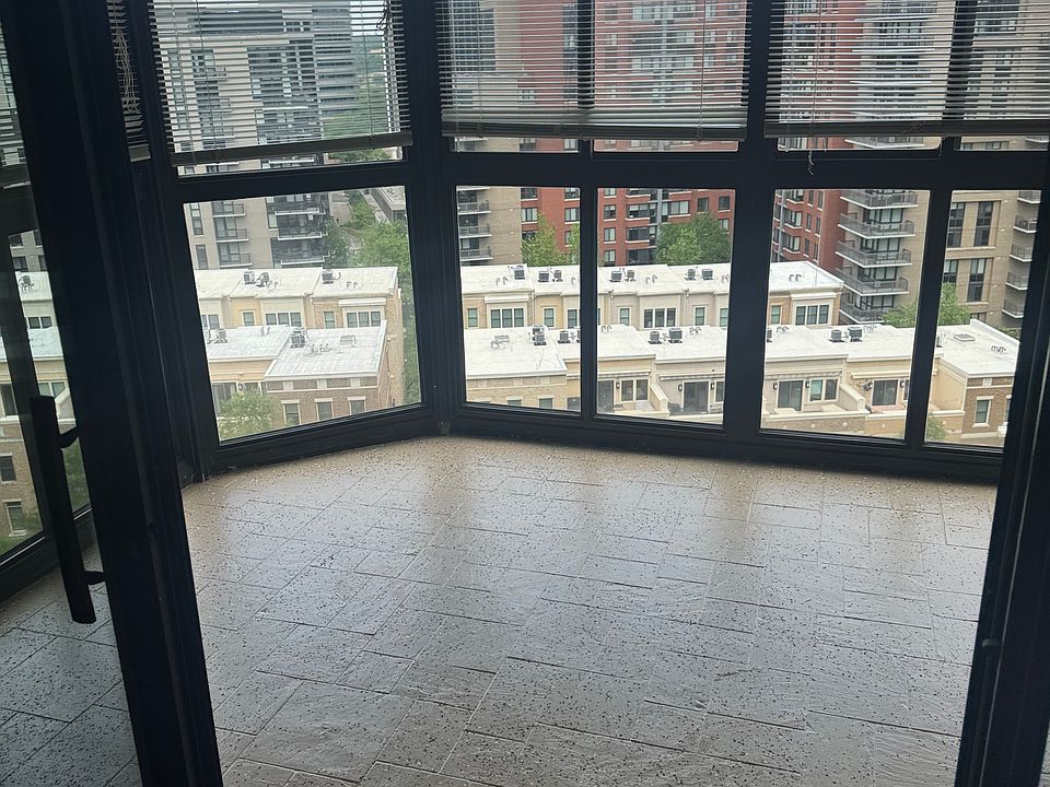 1st image of 1600 N Oak St APT 1632