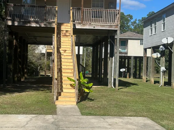 6018 Cedar Dr, Bay Saint Louis, MS 39520