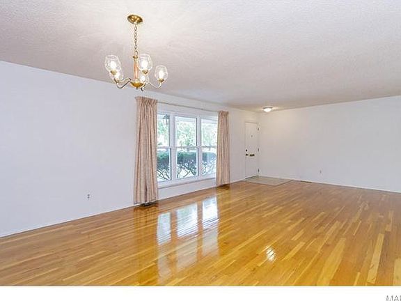 2nd image of 506 Coachway Ln
