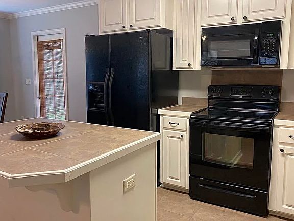 4th image of 59 Hawthorne Dr