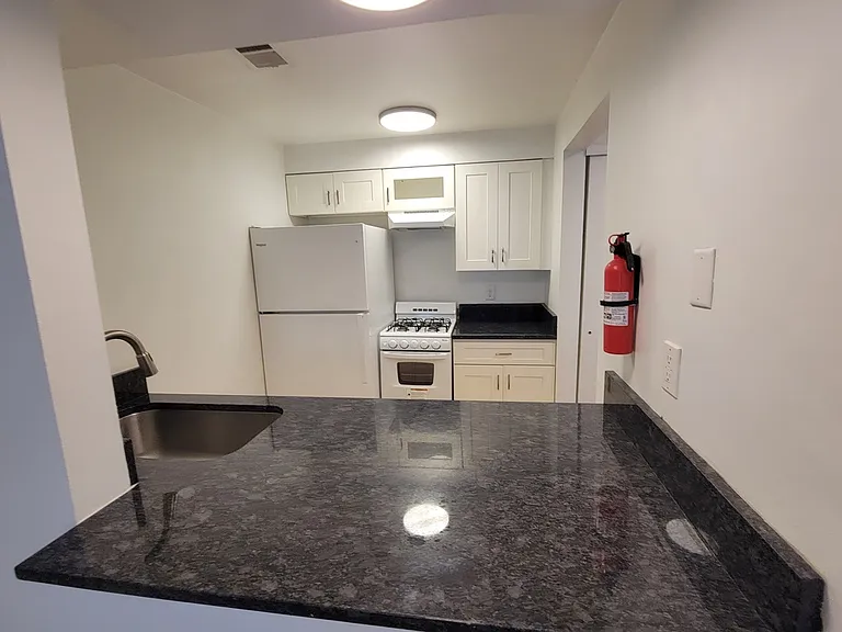1660 N 4th St #1B — Photo 7