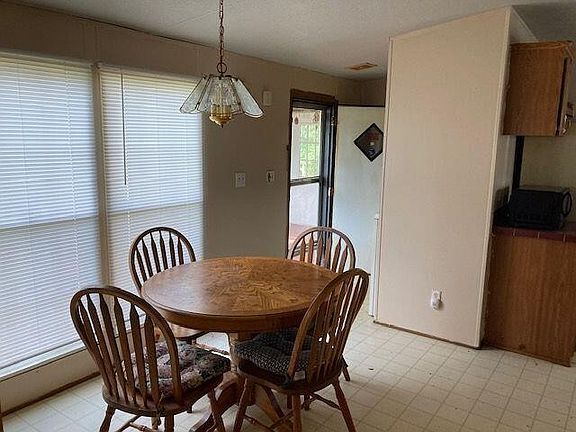 5th image of 266 London Dr SE