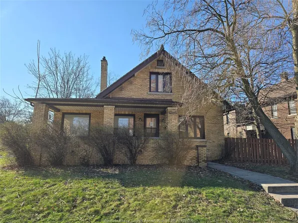 2311 University Ave W, Windsor, ON N9B 1E8