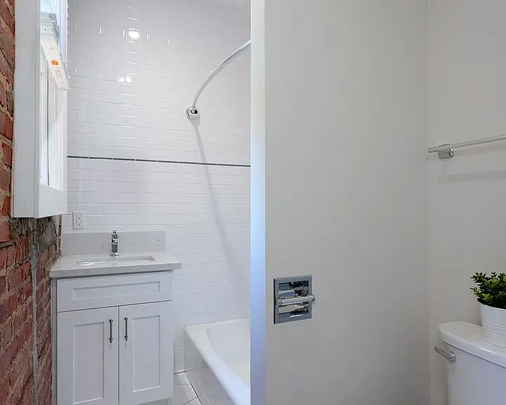 149 S Los Robles Ave — Photo 58