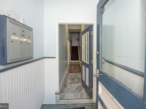 2nd image of 1526 Mount Vernon St #3