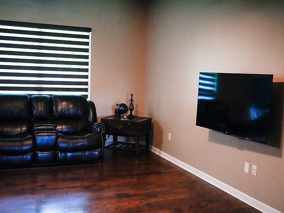 5th image of 16236 Old Samuel Dr