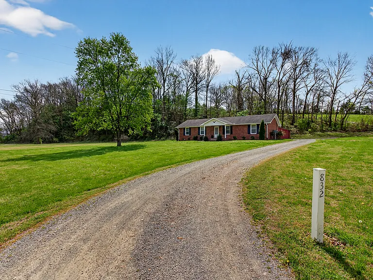 832 New Shackle Island Rd — Photo 4