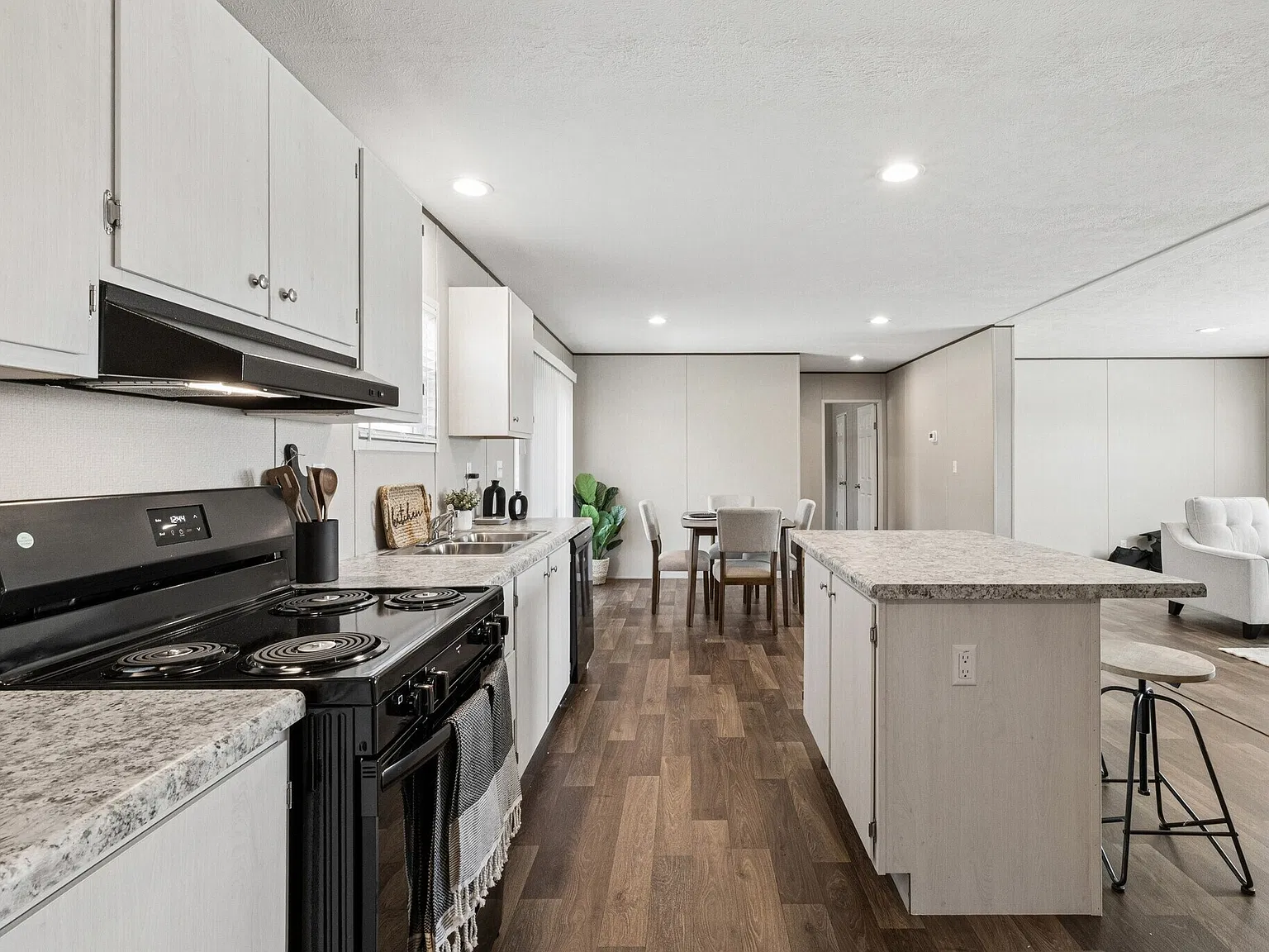 3 bed, 1568 sqft, $1,950 — Photo 2