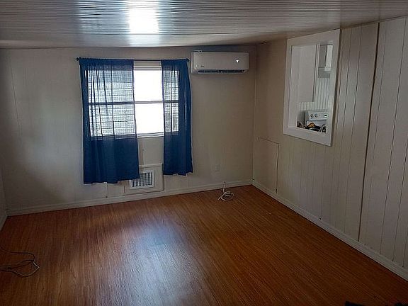 4th image of 111 Emerald Ave S