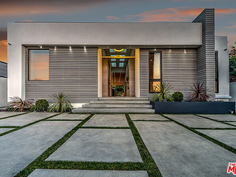 658 N Edinburgh Ave — Photo 3