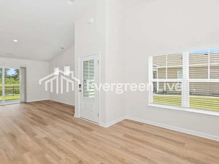 2262 Courtina Way — Photo 5