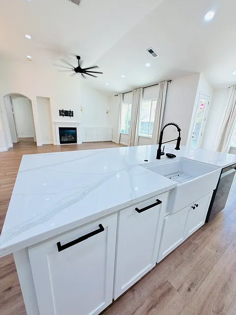 4 bed, 1980 sqft, $2,795 — Photo 4
