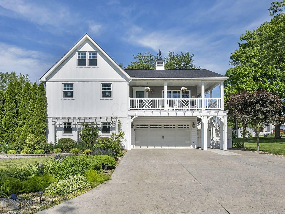 1st image of 580 Lakeshore Dr W