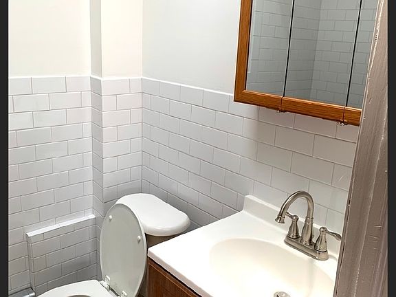 4th image of 2331 33rd St #2