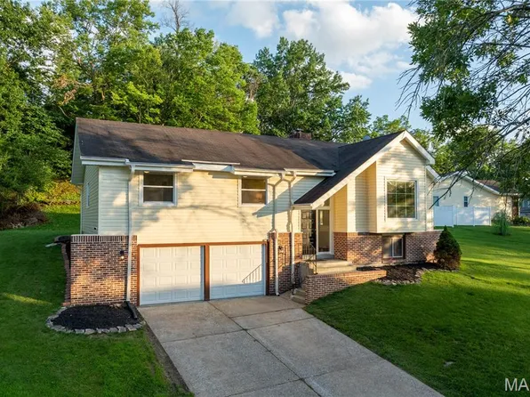 6938 Jamestown Way Dr, Florissant, MO 63033