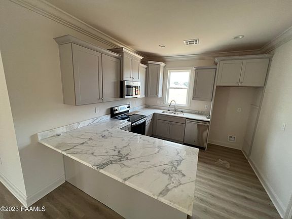 2nd image of 209 Berchman Oaks Dr