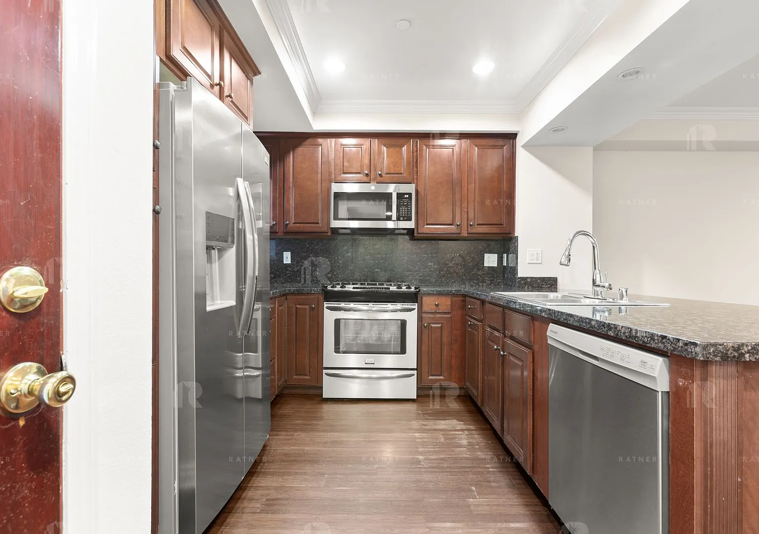 (An/Ti/Yo:A) 5056 Laurel Canyon Blvd — Photo 3