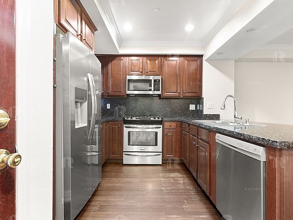 3rd image of 5056 Laurel Canyon Blvd #104