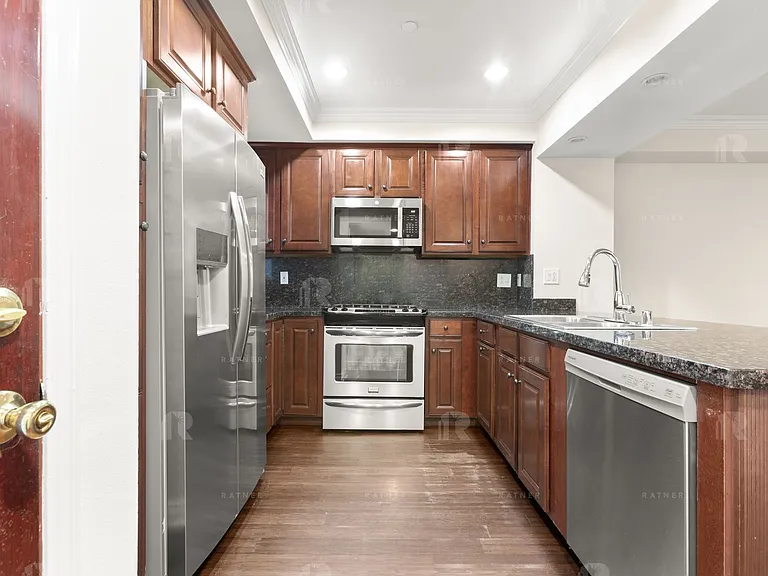 5056 Laurel Canyon Blvd — Photo 3