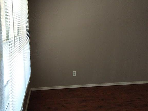 3rd image of 1101 Woodcrest Dr
