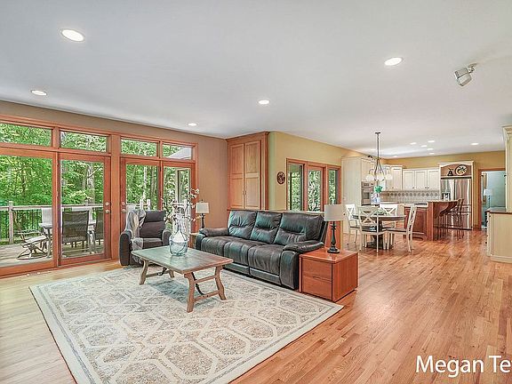 2nd image of 4033 Winterwood Trl NE
