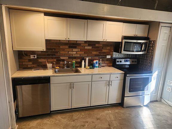4th image of 2803 Airport Blvd #B