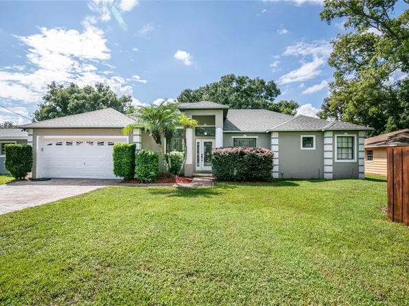 27637 Lisa Dr, Tavares, FL 32778