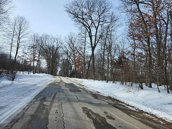 5th image of 2299 Lyle Rd