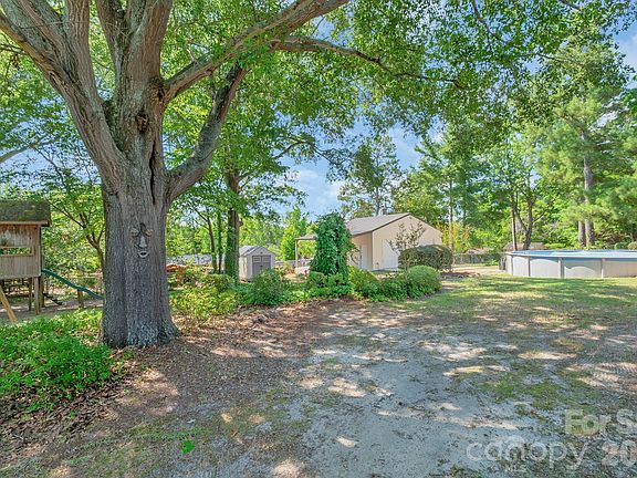 5th image of 207 Park Dr