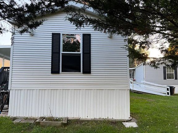 4th image of 747 Willow Ln