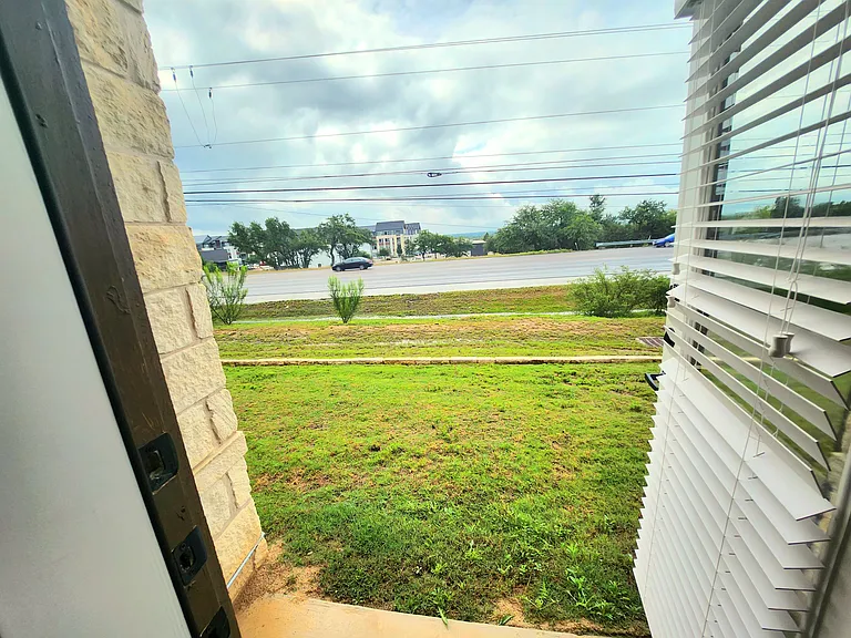 W US Highway 290 — Photo 6