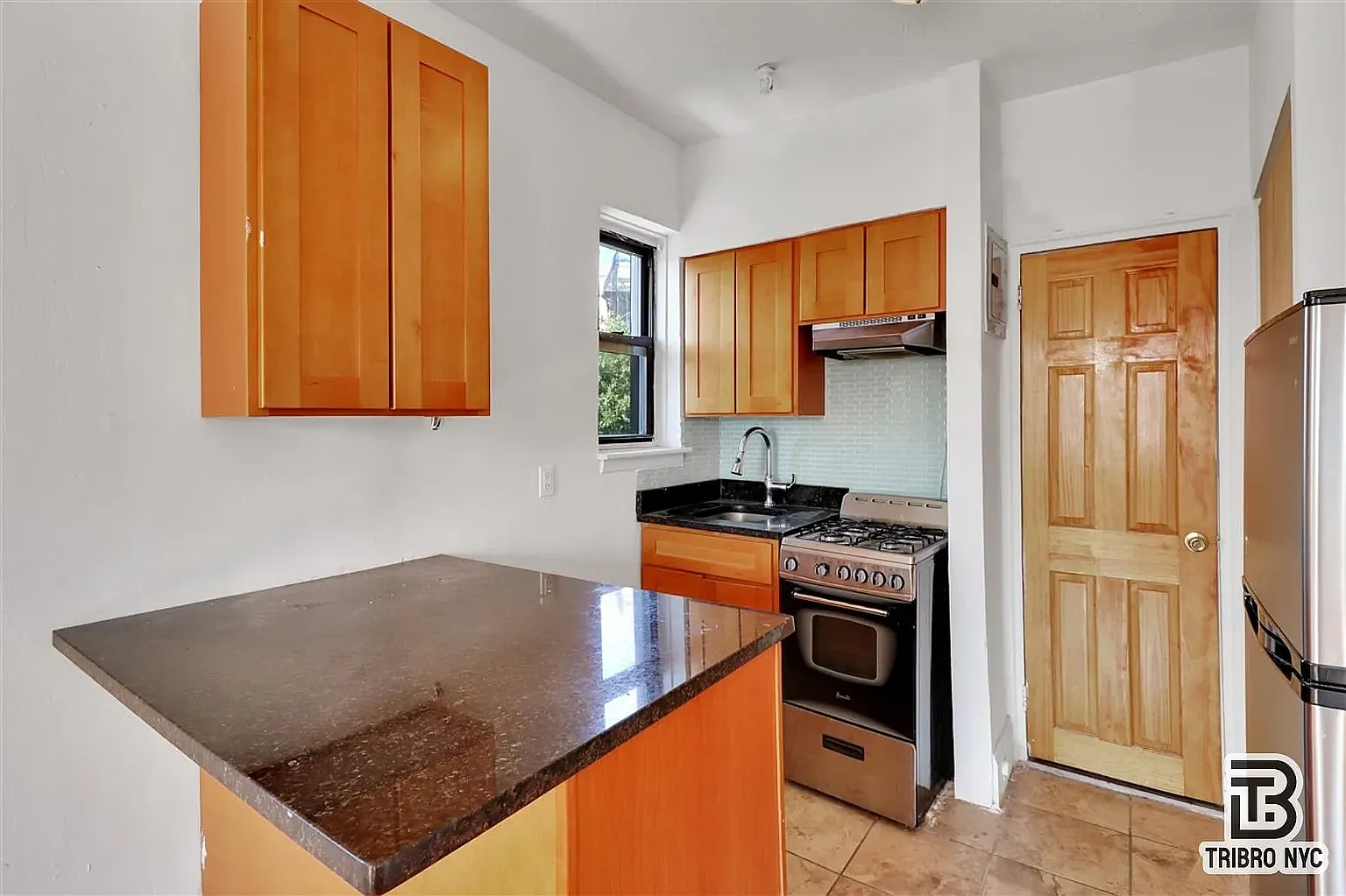 2515 Olinville Avenue — Photo 2