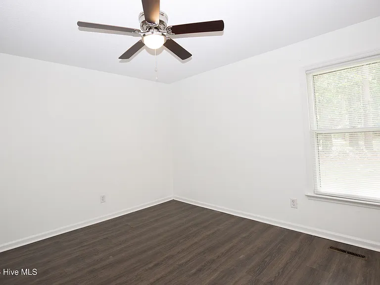 901 Glendale Dr — Photo 35