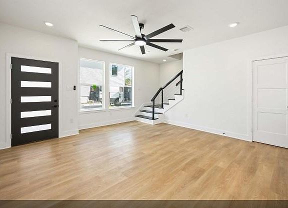 4th image of 4501 Newberry St #B