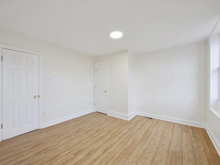 42 N Lindenwood St — Photo 6